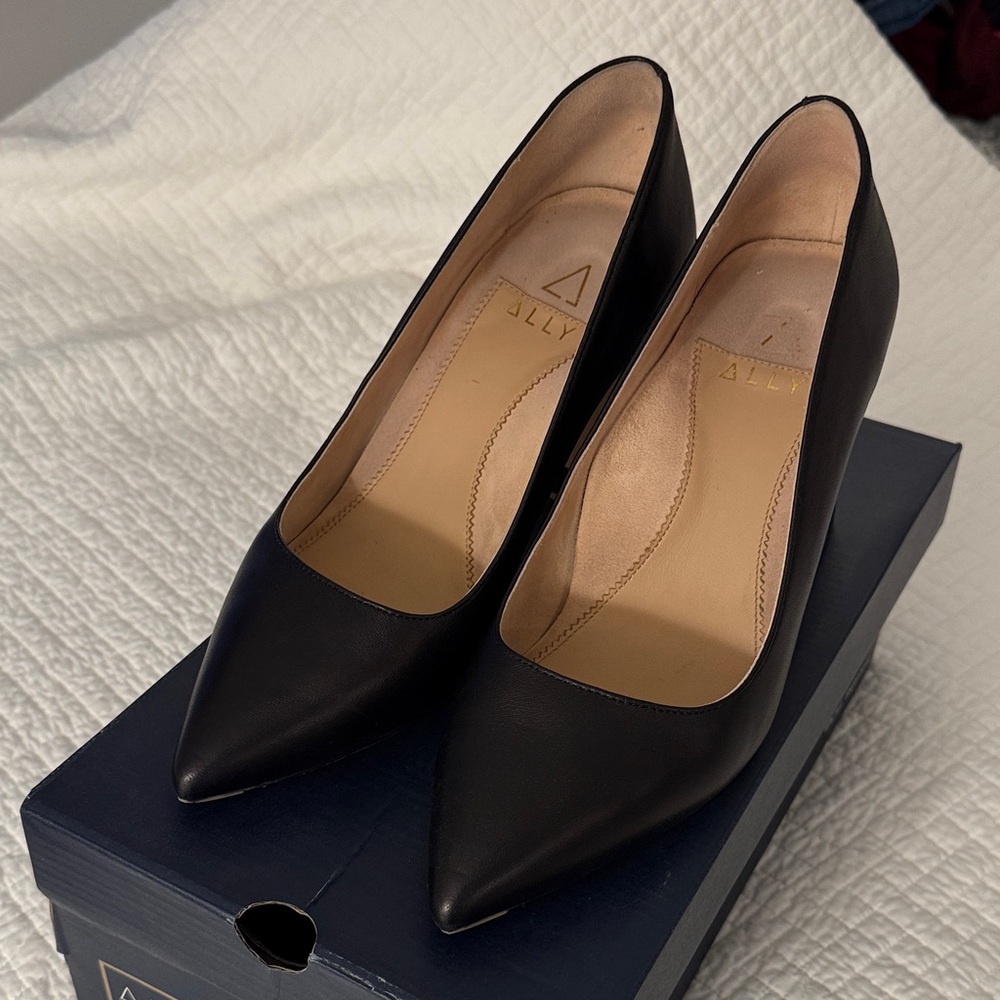 Ally Black Women's Block Heels Size 9 Wide